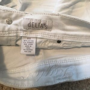 dELiA’s white taylor Jean shorts